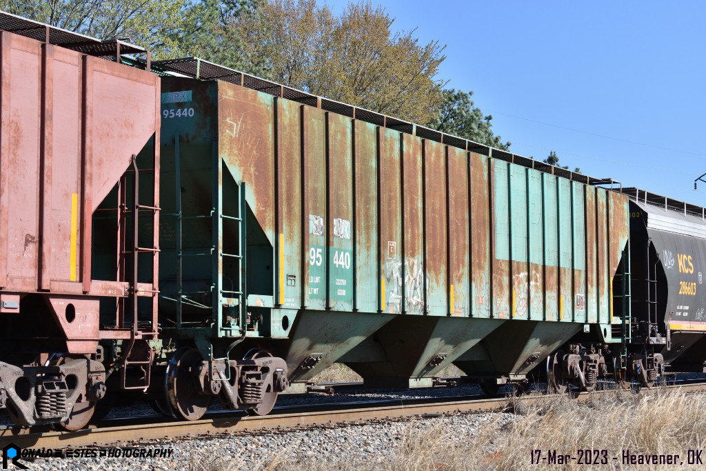 PRN2023030169_400 Southern Illinois Railcar SIRX 95440 Hopper Car 60 1" LO C114 3 Bay Covered Ribbed 5127cf